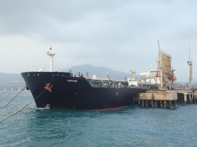 Tàu chở dầu Iran tên Fortune được nhìn thấy tại bến tàu El Palito ở Puerto Cabello, Venezuela ngày 25-5.