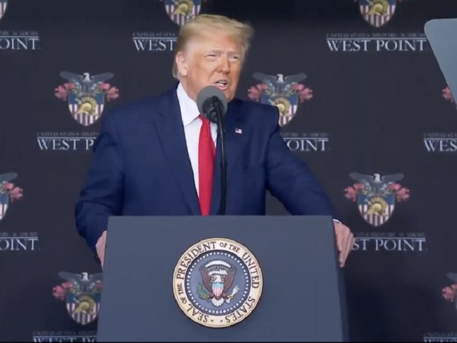 Tổng thống Mỹ Donald Trump phát biểu trong lễ tốt nghiệp tại Học viện sĩ quan West Point hôm 13-6. Ảnh: THE HILL