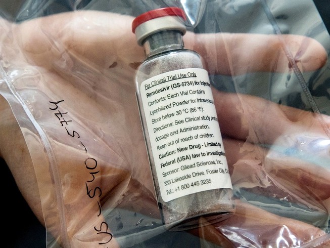 Kết hợp thuốc kháng virus remdesivir và thuốc sốt rét có thể giảm tác dụng kháng virus của remdesivir. Ảnh: REUTERS