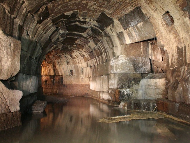 Một đoạn hệ thống thoát nước ở TP Rome (Ý). Ảnh: PINTEREST