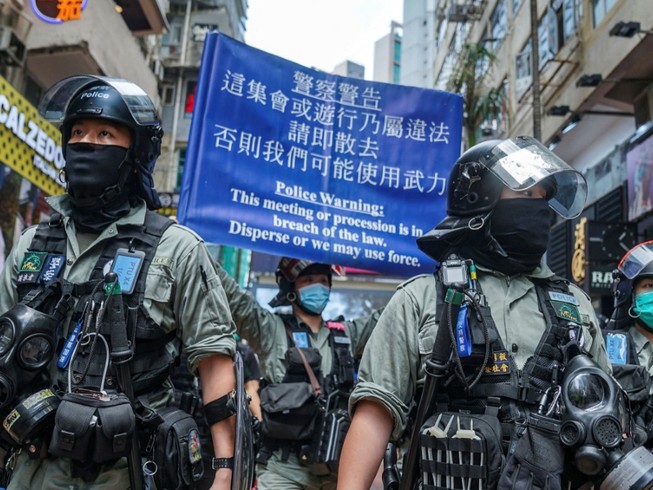 Cảnh sát làm nhiệm vụ ở quận Trung Tâm Hong Kong ngày 27-5. Ảnh: AFP