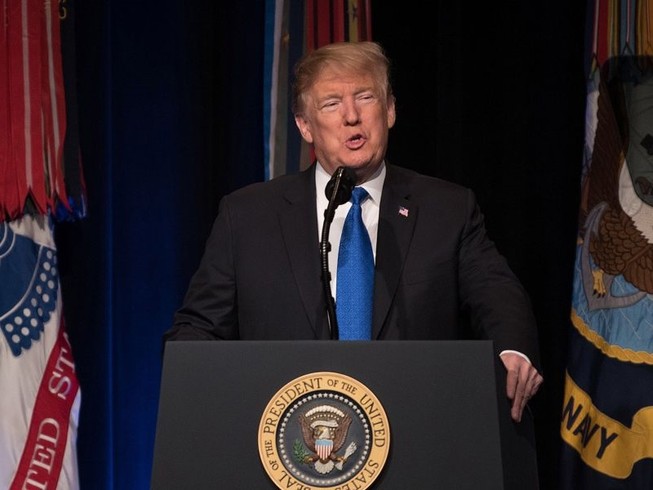 Tổng thống Mỹ Donald Trump phát biểu về vũ khí siêu vượt âm ngày 17-1 tại Lầu Năm Góc. Ảnh: STRIPES/US ARMY