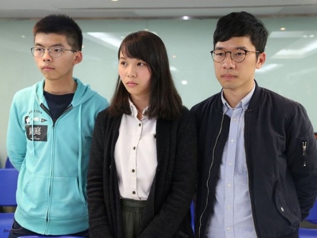 Hoàng Chi Phong (trái), Chu Đình (giữa) và La Quán Thông (phải). Ảnh: RTHK
