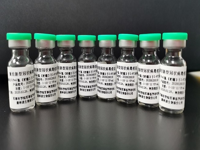 Hình ảnh các lọ vaccine Ad5-nCoV do Trung Quốc sản xuất. Ảnh: CNN