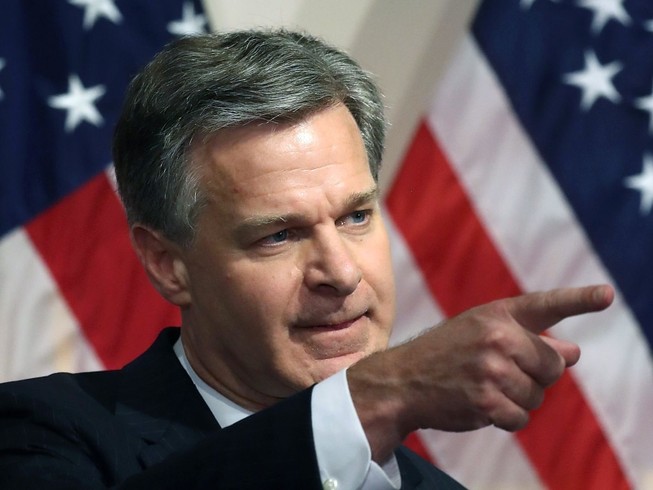 Ông Christopher Wray trong một cuộc họp báo ở trụ sở FBI, thủ đô Washington (Mỹ) vào tháng 6-2018. Ảnh: AFP