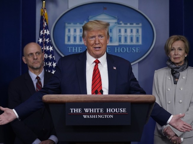 Tổng thống Donald Trump trong một cuộc họp báo về tình hình COVID-19 ở Mỹ ngày 12-3. Ảnh: CNN