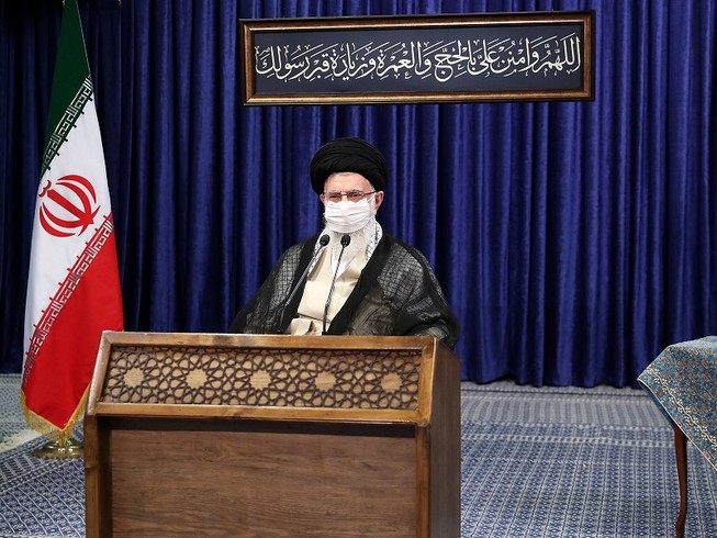 Lãnh tụ tinh thần Iran, Đại giáo chủ Ali Khamenei trình bày thông điệp trên truyền hình Iran hôm 31-7. Ảnh: MEHR NEWS