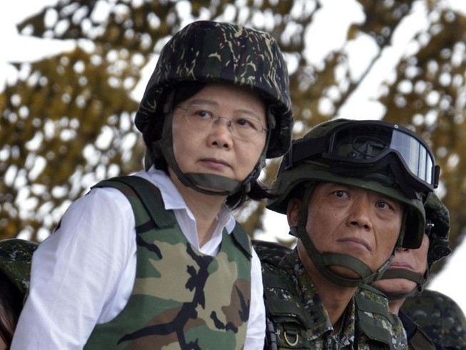 Nhà lãnh đạo Đài Loan Thái Anh Văn trong trang phục quân đội. Ảnh: AFP