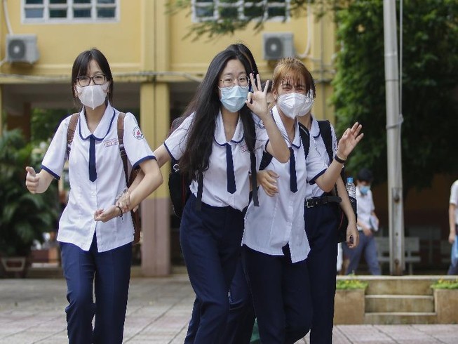 “Thi xong rồi...xõa thôi!“