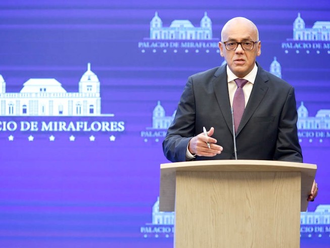 Bộ trưởng Truyền thông Venezuela Jorge Rodriguez trong buổi họp báo hôm 31-8 tại Điện Miraflores. Ảnh: VENEZUELAN PRESIDENTIAL PRESS