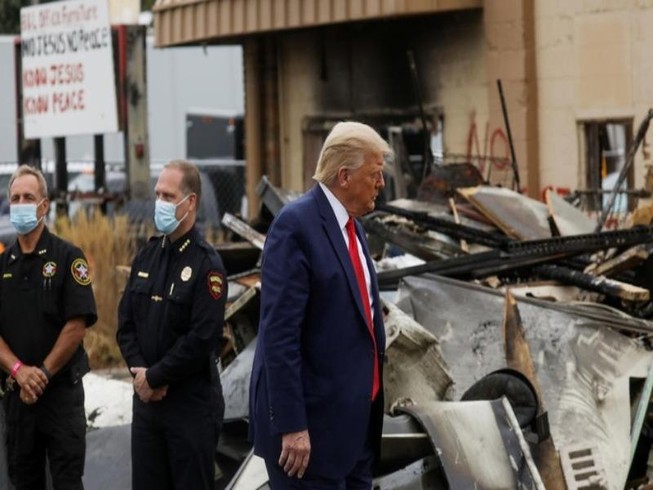 Tổng thống Donald Trump đến thăm thành phố Kenosha, bang Wisconsin, hôm 1-9.