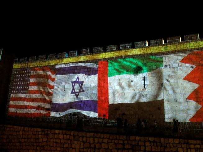 Quốc kỳ của Bahrain, UAE, Israel và Mỹ được chiếu trên các bức tường của Thành cổ Jerusalem vào ngày 15-9.