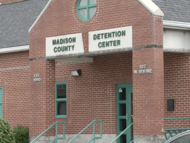 Trung tâm giam giữ hạt Madison, bang Mississippi (Mỹ). Ảnh: WBONTV (Mỹ)