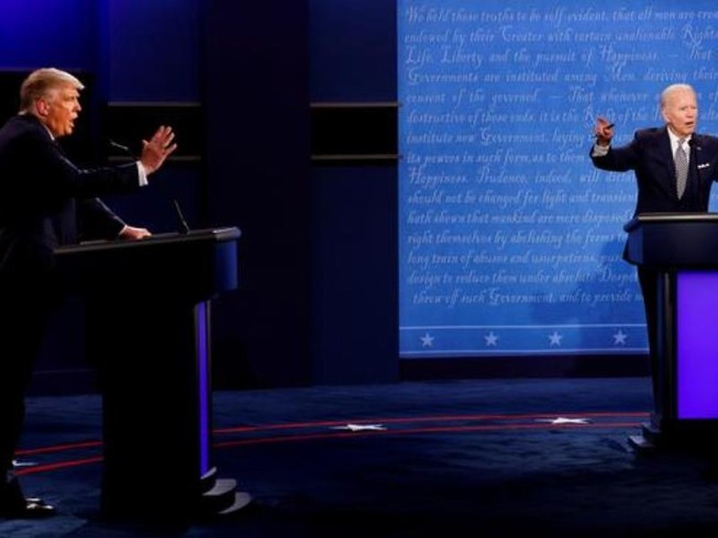 Tổng thống Mỹ Donald Trump (trái) và cựu Phó Tổng thống Mỹ Joe Biden (phải) tại buổi tranh luận đầu tiên, ngày 29-9.