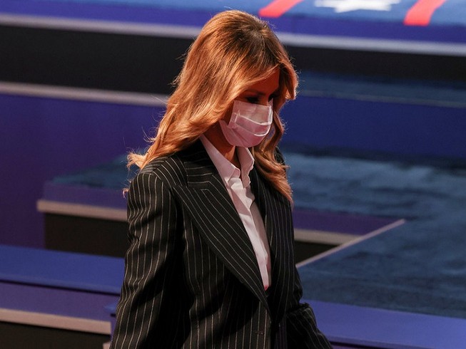 Đệ nhất phu nhân Mỹ Melania Trump dự cuộc tranh cử tổng thống năm 2020 đầu tiên giữa ông Donald Trump và ông Joe Biden. Ảnh: REUTERS