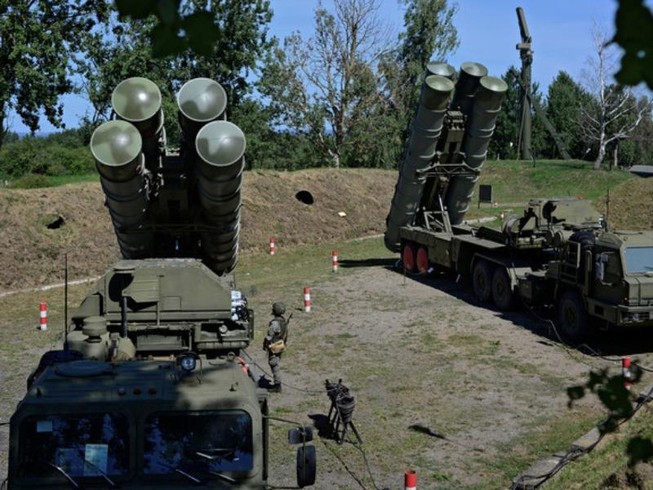 Hệ thống tên lửa phòng không S-400 của Nga.