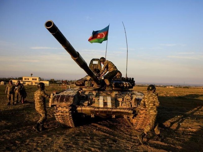 Những người lính Azerbaijan làm nhiệm vụ tại một trung tâm huấn luyện quân sự gần thành phố Ganja, Azerbaijan ngày 23-10.