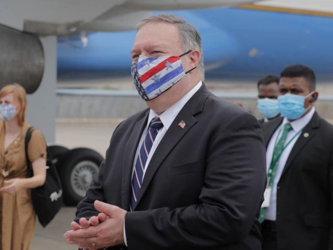 Ngoại trưởng Mike Pompeo rời Colombo, Sri Lanka, chuẩn bị lên máy bay đi đến Maldives, ngày 28-10.