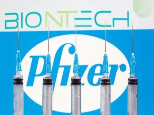 Logo tập đoàn dược phẩm Mỹ Pfizer và công ty công nghệ sinh học Đức BioNTech.
