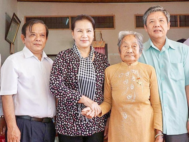 Chủ tịch Quốc hội dự ngày hội Đại đoàn kết ở Trà Vinh
