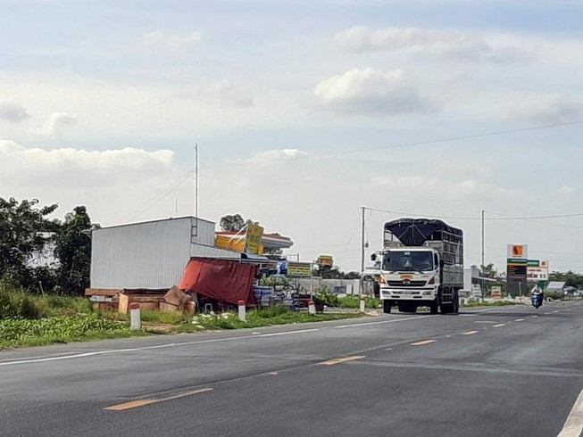 Bộ GTVT chỉ đạo xử lý vụ lấn chiếm đất đường dẫn cầu Vàm Cống