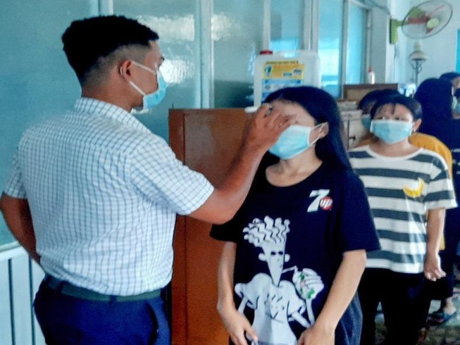 Sóc Trăng: Học sinh THPT nội trú trở lại trường