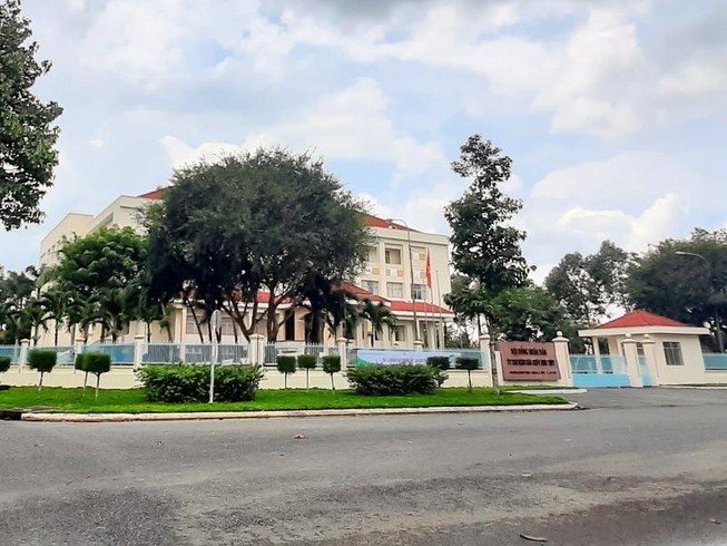 Cựu chủ tịch Bình Thủy có đơn xin không nghỉ việc nữa