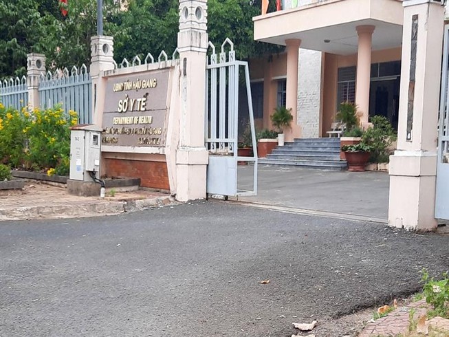 Hậu Giang: Hàng loạt cán bộ phải cách ly ở nhà vì COVID-19