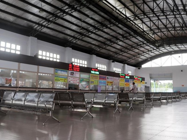 Bến xe Cần Thơ vắng vẻ trong mùa dịch COVID-19