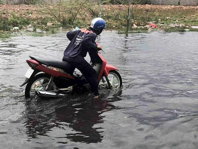 Phú Quốc đón cơn mưa ‘vàng’ giải nhiệt