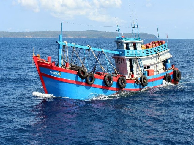 Cảnh sát biển 4 bắt 50.000 lít dầu lậu