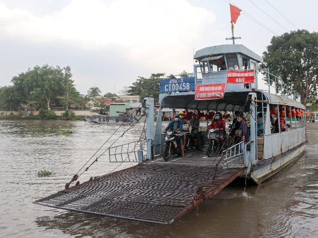 Cần Thơ: Đò ngang được hoạt động, du thuyền chờ thông báo mới