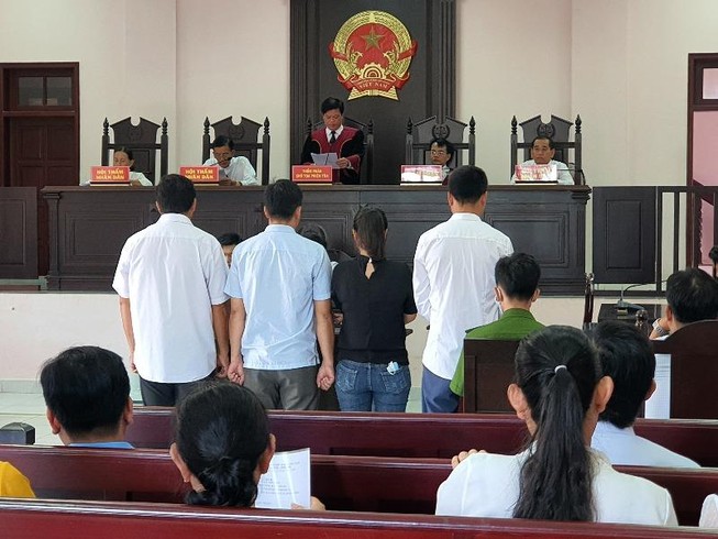 Hoãn xử vụ lập quỹ đen tại Chi cục Văn thư lưu trữ Hậu Giang