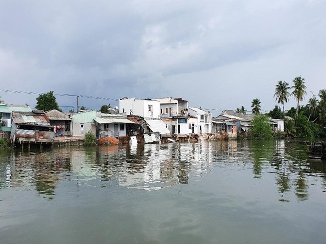 Cần Thơ sạt lở làm ảnh hưởng 13 căn nhà
