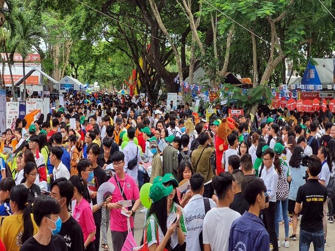 Tưng bừng ngày hội tư vấn tuyển sinh – hướng nghiệp Cần Thơ