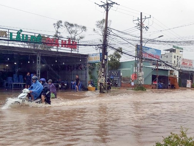 Phú Quốc: Nhiều tuyến đường bị ngập nước sau mưa