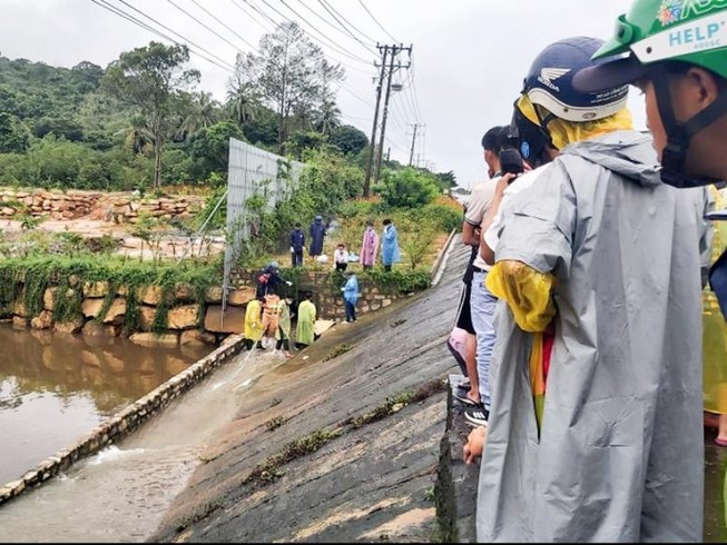 Phát hiện thi thể người đàn ông trong cống thoát nước