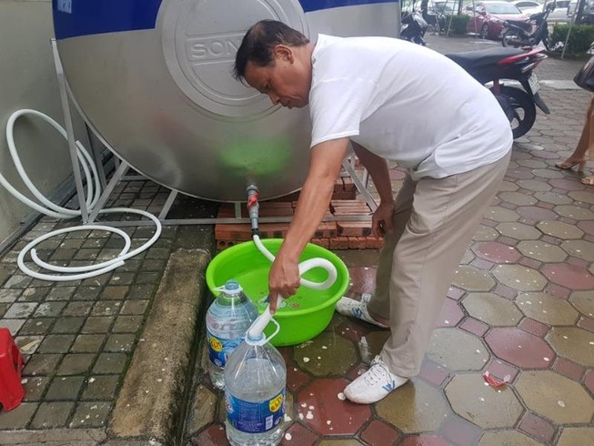 UBND Hà Nội: Nước sạch sông Đà đã an toàn, đảm bảo sinh hoạt
