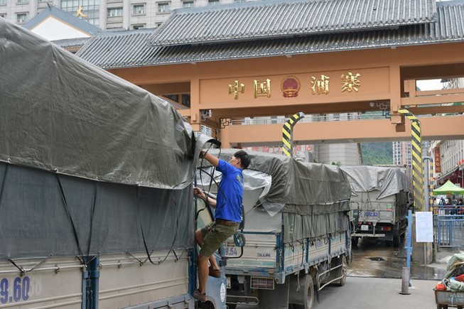 Sát tết, lo nông sản xuất sang Trung Quốc ùn ứ