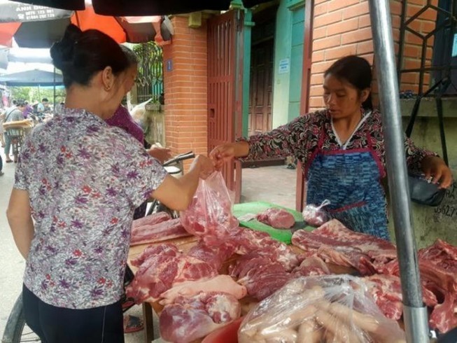 'Sao giá thịt heo đến tay khách hàng lại đắt như thế?'