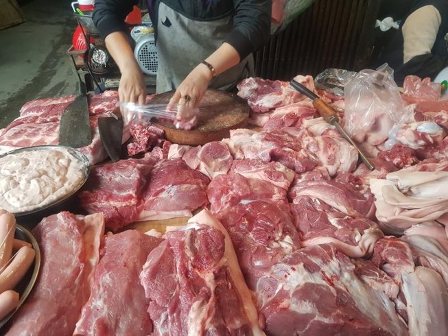 Tôm ngon, cá ngon... sao cứ phải ăn thịt heo?
