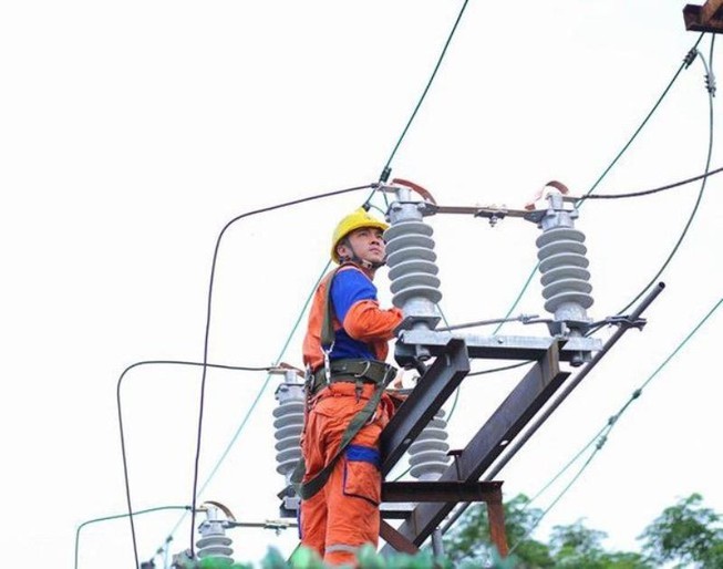 Bộ Công Thương xin lùi thời gian sửa biểu giá điện sinh hoạt