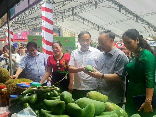 Khai mạc tuần hàng trái cây, đặc sản tại Hà Nội