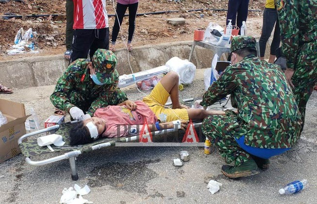 Thủ tướng: Tìm mọi phương án cứu những người còn sống sót