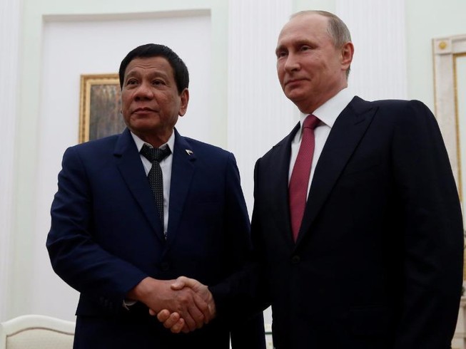 Ông Duterte hỏi vay tiền Nga để mua súng