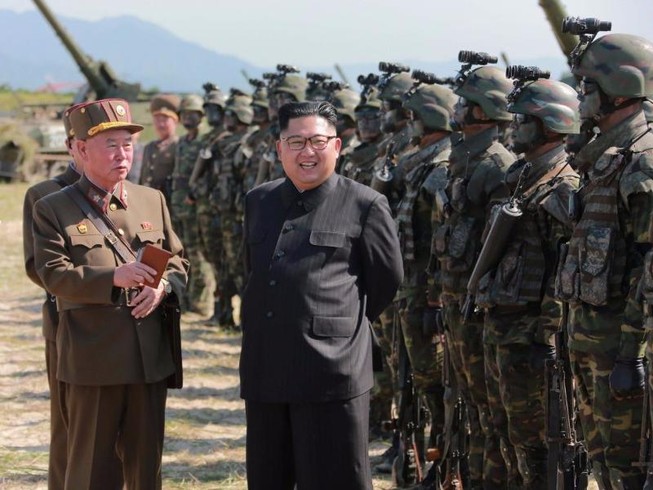 Ông Kim Jong-un thị sát tấn công giả định Hàn Quốc