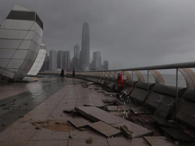 Bão Hato tràn vào Hong Kong và Macau: 12 người chết