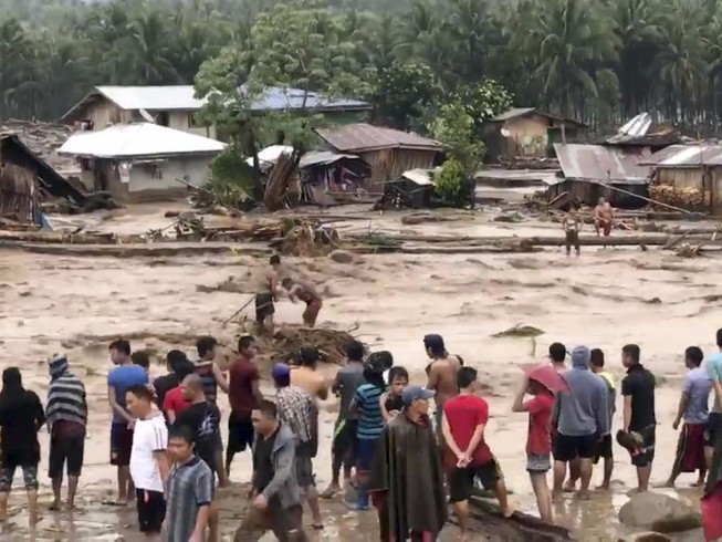 Bão Tembin tàn phá Philippines, hàng ngàn người chịu lũ