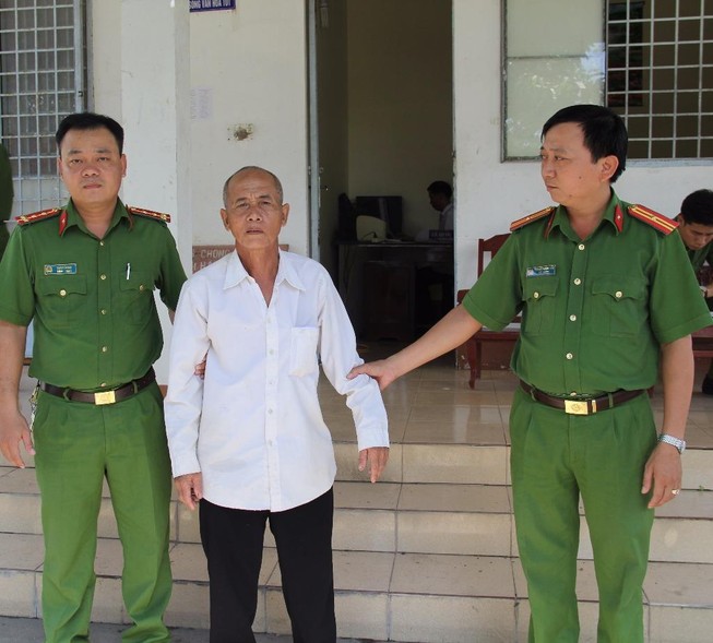 Khởi tố người đàn ông 73 tuổi hiếp dâm hai chị em ruột