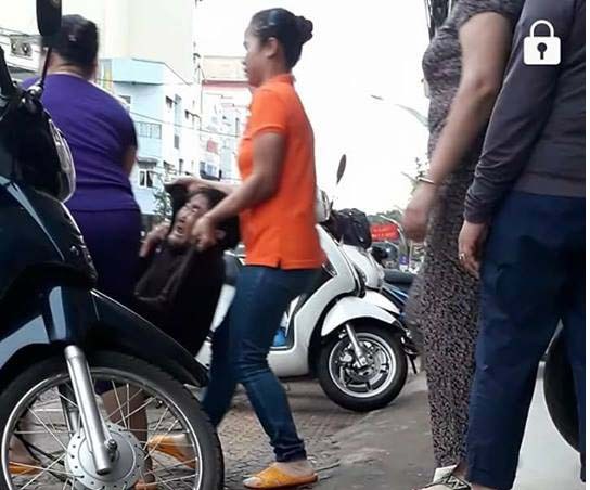 Phường làm việc với quán phở khiêng cụ bà bỏ ra đường